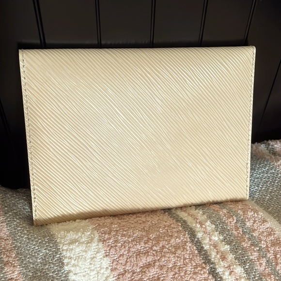 Rare Authentic Louis Vuitton Epi Envelope Clutch - Picture 3 of 6